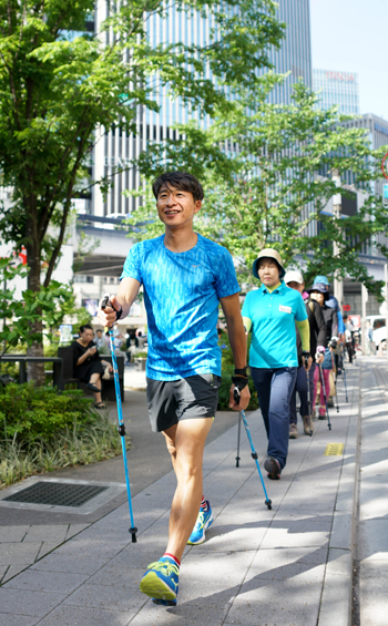 ポールウオーキング楽しもう 萩原さん講師に東京で講習会 南海日日新聞