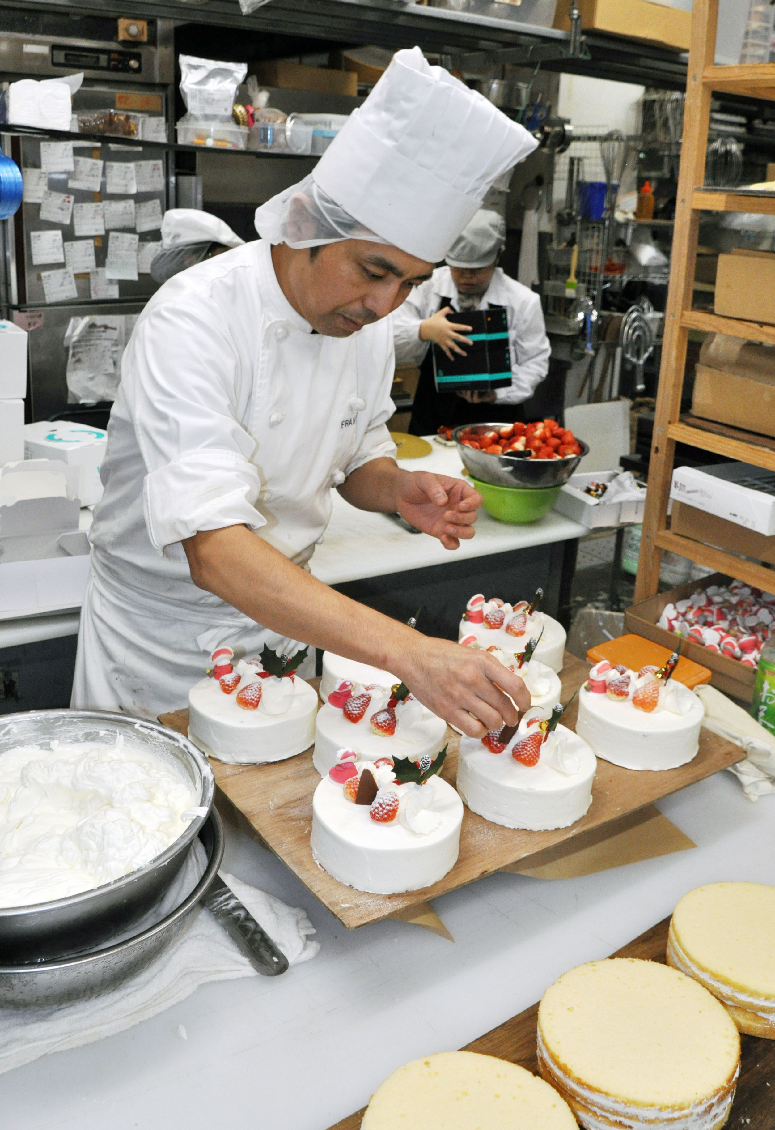 ケーキ作り大忙し きょうクリスマスイブ 南海日日新聞