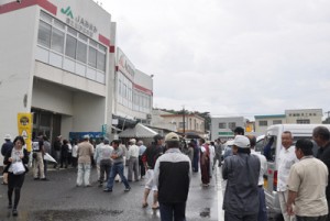 徳之島・選挙会場に詰め掛けた組合員１４０６０３徳