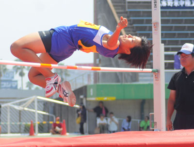 【女子共通走り高跳び】５位と健闘した池田彩華（和泊）＝２１日、県立鴨池陸上競技場