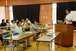 農産物の効果的な販売戦略を学んだセミナー＝２５日、与論町地域福祉センター