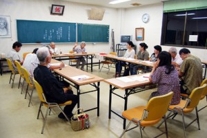 各地の戦争体験を語り合った喜界島学講座＝１３日、喜界町中央公民館