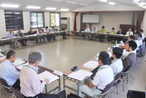 世界自然遺産登録へ向けて今後の取り組みを協議した奄美大島作業部会＝１０日、奄美市