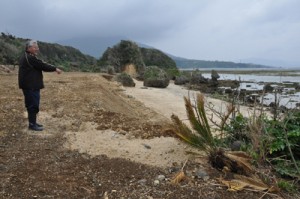 造成工事が行われた国定公園内の海岸＝３日、徳之島町