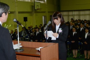 ８７人が気持ちを新たにした奄美看護福祉専門学校入学式＝１１日、奄美市