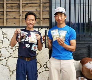 ミラノ万博に商品を出品する朝日酒造の喜禎さん（左）と喜界島工房の杉俣さん