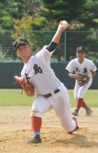 ７回を無失点に抑えた大島先発の渡＝２０日、徳之島町健康の森総合運動公園野球場