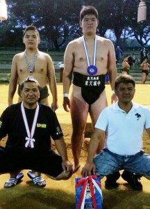 奄美勢４人目の準優勝を果たした東天城の徳田（後列右）＝提供写真