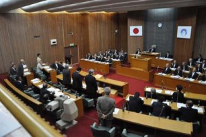 安保法案廃案を求める陳情を不採択とした奄美市議会＝２４日、奄美市役所