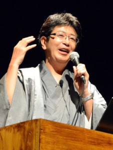 開会講演を行った徳田英弘・大会長＝同