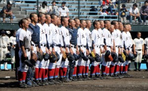 五回コールド勝ちで九州大会出場を果たした大島ナイン＝３日、県立鴨池球場