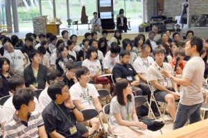 医師や市民が地域医療について語り合ったフォーラム＝１１日、奄美市笠利町の県奄美パーク