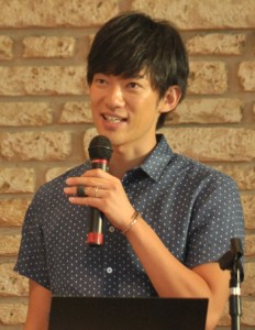 人の心を読むメンタリズムについて語ったＤａｉＧｏさん＝４日、県奄美パーク