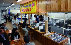 店舗内に飲食スペースを新設した鮮魚直売所「海力」＝７日、瀬戸内町古仁屋の海の駅