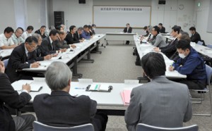 クロマグロ養殖の現状と課題について意見交換した県クロマグロ養殖振興協議会＝２２日、鹿児島市山下町