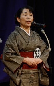 ①高年１部で優勝を飾った西林由美子さん②高年２部で優勝を飾った上原京子さん＝３月２７日、奄美市の名瀬公民館であった奄美シマ唄日本一大会