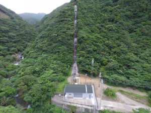 旧施設の老朽化に伴って建設された新名音川発電所（九州電力提供）