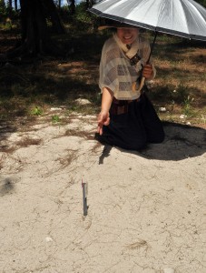 志戸桶海岸でウミガメ上陸増写真(産卵跡）　丸山