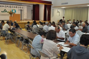 １６年度事業計画を決めた和泊町園芸振興会総会＝２２日、和泊町