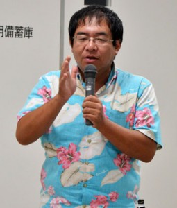 体験活動を取り入れた民宿について講演した東川さん＝６日、奄美市役所住用総合支所