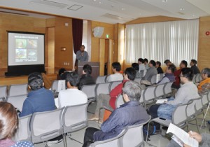 外来種問題をテーマにあった鹿児島大学主催のシンポジウム＝４日、奄美市