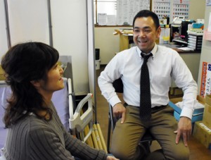 「いつか奄美に営業所を出したい」と話す益田勇一さん（右）となおみさん＝１２日、熊本市南区