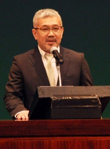 奄美エフエム10周年式典・麓理事長写真 丸山