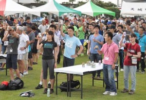 大会の健闘を誓い合ったカーボパーティー＝２３日、天城町総合運動公園