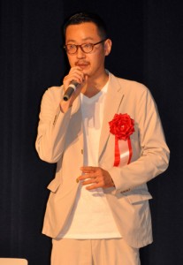 西郷隆盛の生き方などについて講演した直系子孫５代目当主の西郷隆太郎さん＝９日、天城町防災センター