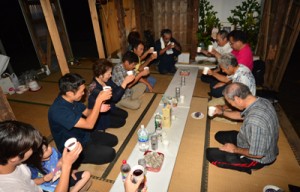田中一村をしのび、作品や生き方について語り合った「一村祭」＝１１日、奄美市名瀬