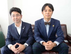 署名活動への協力を求める（左から）徳田実行委員長と渡太郎副委員長