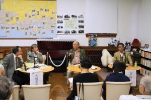 島尾敏雄やヤポネシア論について熱く語ったリレートーク＝２１日、神戸文学館