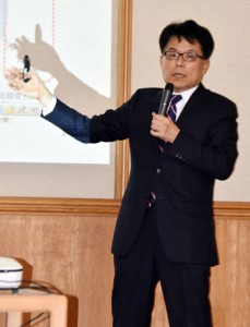 地方創生の持論を語る増田寛也氏＝２９日、鹿児島市