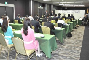 事業計画などを承認した県酒造組合奄美支部の総会＝１４日、奄美市名瀬