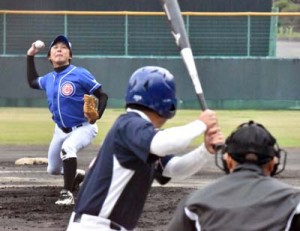 南海日日旗争奪地区対抗野球。開幕試合の上方―伊津部＝２３日、名瀬運動公園市民球場