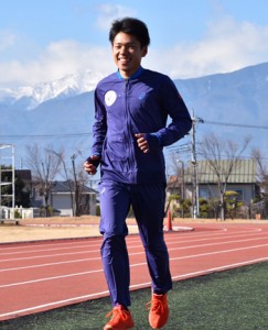 箱根駅伝に向けて精力的に調整する川口選手＝１３日、山梨学院川田グラウンド