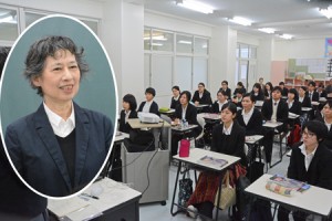 河田さん（円内）の講演を聴く奄美看護福祉専門学校の学生ら＝８日、奄美市名瀬