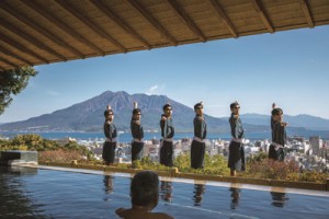 西郷どんが名所を紹介する鹿児島市のＰＲ動画（提供写真）