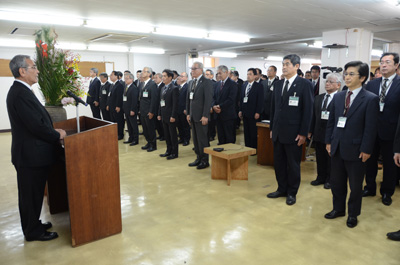 朝山市長「節目の年」強調／奄美市役所で仕事始め式