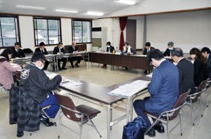 観光振興策について意見交換した奄美群島アイランドホッピング検討会＝６日、奄美市名瀬