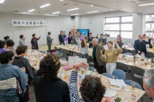 八月踊り、六調で盛り上がる会場＝２５日、東京・新宿