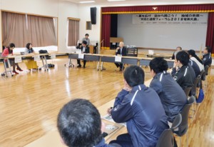 バニラ関西線就航１周年を記念してあった交流と連携フォーラム＝２５日、龍郷町