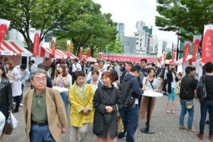 たくさんの人でにぎわう鹿児島焼酎＆ミュージックフェス＝１６日、東京都