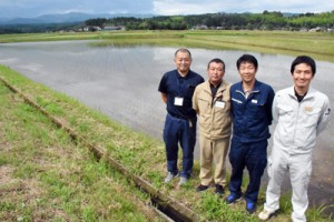 豪雨災害の復旧のため伊佐市から喜界町に派遣された市の職員＝１５日、伊佐市菱刈