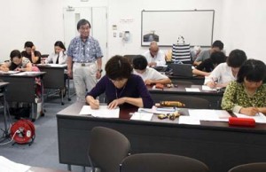 外国語の習得や通訳案内士の役割などを学んだ通訳案内士研修会＝１６日、徳之島町亀津