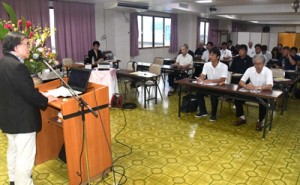 世界自然遺産登録を見据え島づくりや地域活性化策に理解を深めた経済フォーラム＝１６日、徳之島町亀津