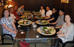 第１回総会後に交流したアジア食文化交流協会と奄美食文化プロジェクトのメンバーら＝１９日、奄美市