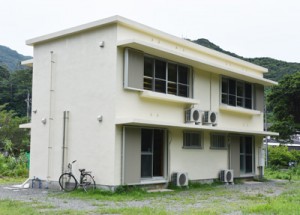 ７月中旬に運用を開始する奄美ノネコセンター＝１３日、奄美市名瀬