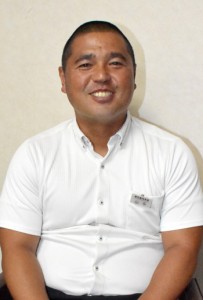 「尽きない向上心が大迫選手の原動力」と話す山平監督＝２５日、日置市の鹿児島育英館中学校