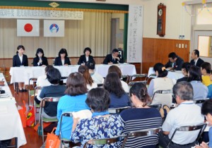 郷土教育を主題に考察を深めた県国公立幼稚園・こども園協会研究大会大島北部地区大会＝２３日、奄美市の小宿小学校付属幼稚園